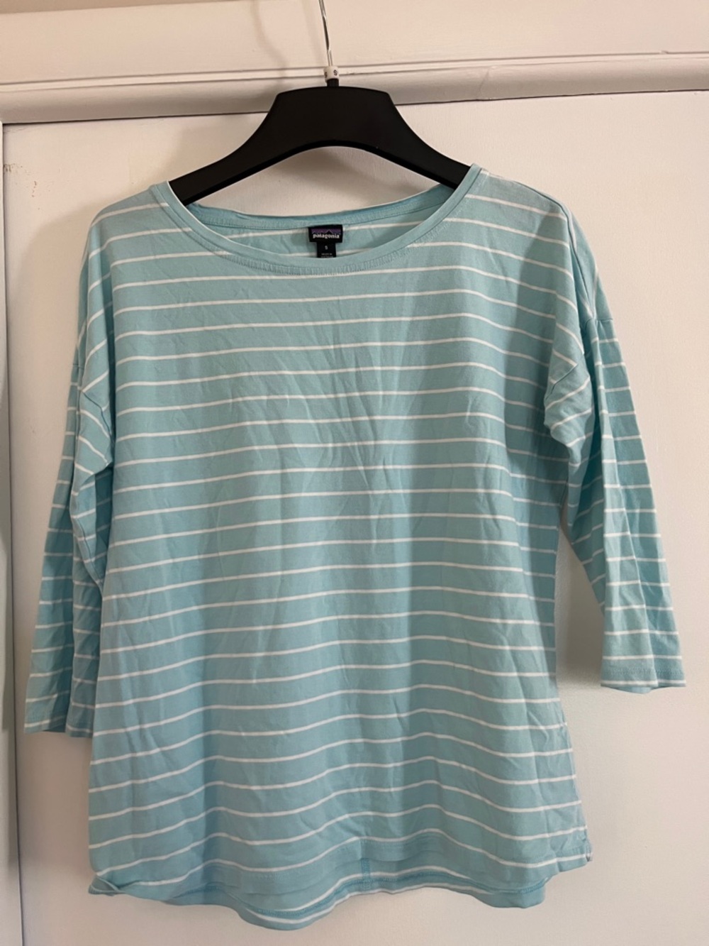 Patagonia Teal and White Striped 3/4 sleeve t-shirt. Size S